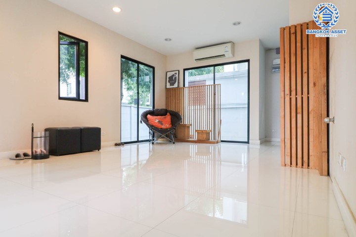 *****ทาวน์โฮมมือสองย่านนนทบุรี ม.บ้านกลางเมือง รัตนาธิเบศร์ หลังมุม! เนื้อที่ 25.6 ตร.ว. ฟังก์ชัน 3 ห้องนอน 3 ห้องน้ำ 2 ที่จอดรถ แถมฟรี! 4 เครื่องปรับอากาศ บ้านหันทิศเนือ บนทำเลเยี่ยม ใกล้รถไฟฟ้าสายสีม่วง "สถานีแยกนนทบุรี 1" เพียง 10 นาที